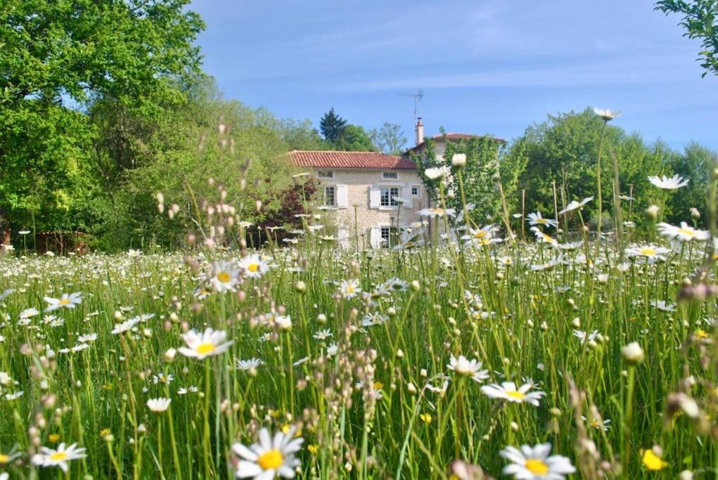 Moulin Sous La Vergne Nanteuil-en-Vallée Esterno foto